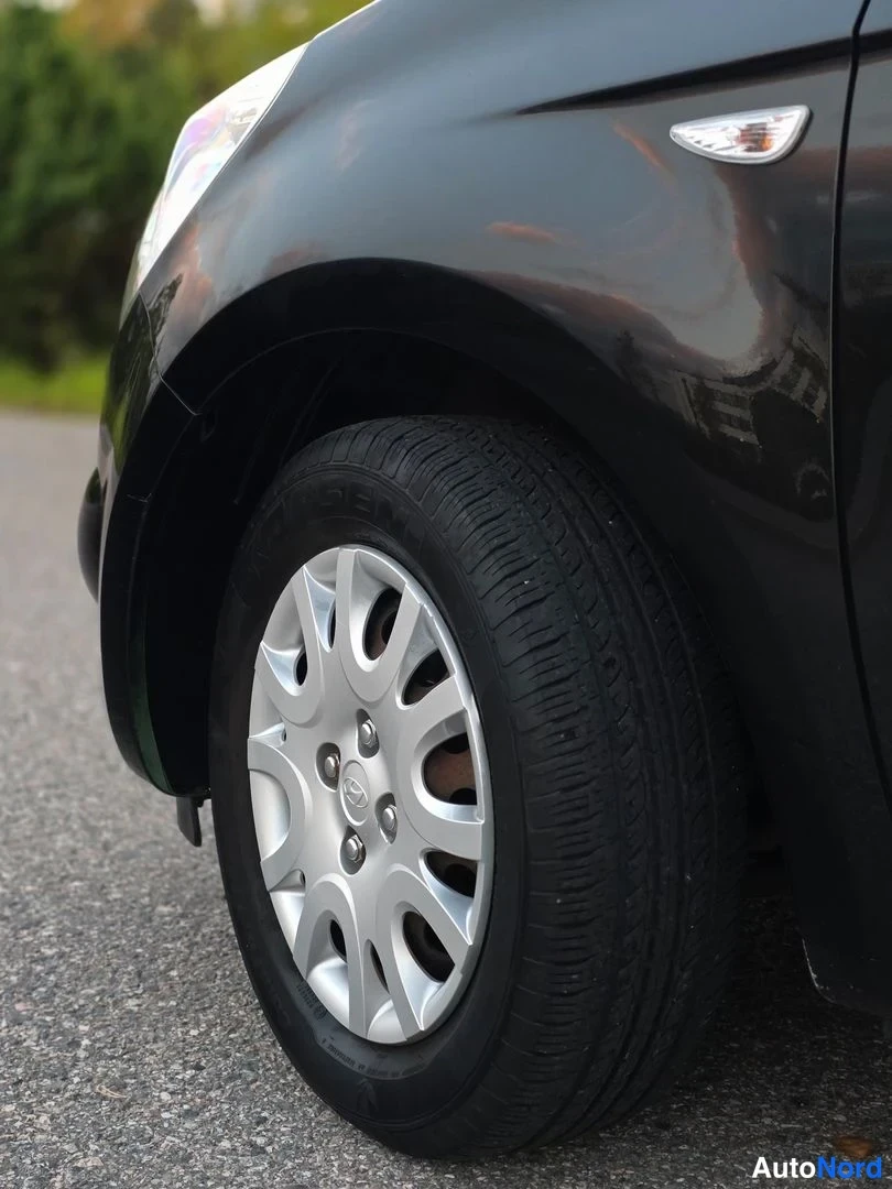 Musta Hyundai i20 2009, yksityiskohta, kuva 18