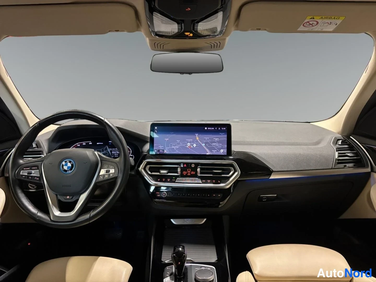 Musta BMW X3 xDrive30e 2023, ohjaamo, kuva 7