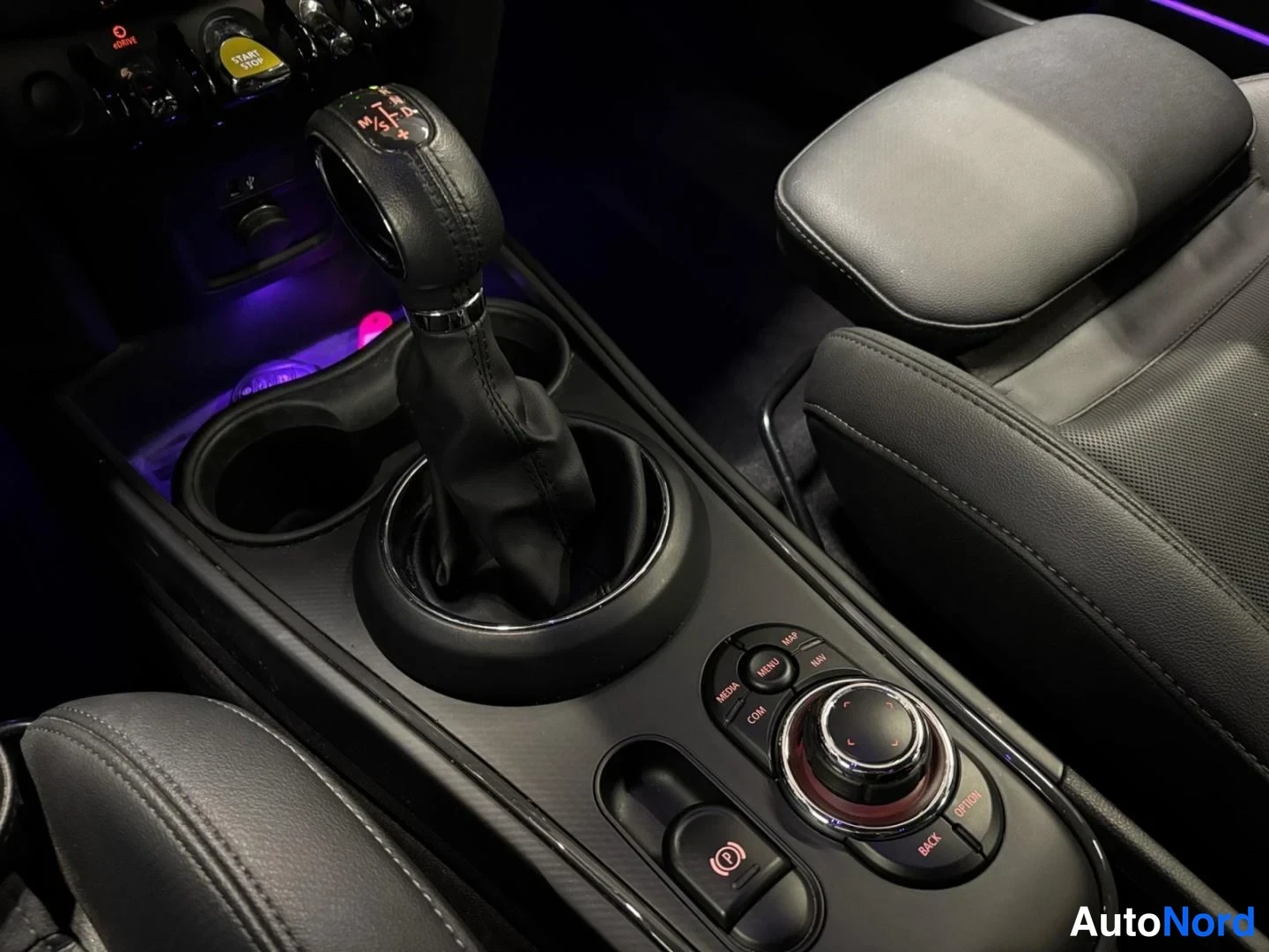 Harmaa Mini Countryman Cooper SE ALL4 2023, yksityiskohta, kuva 18