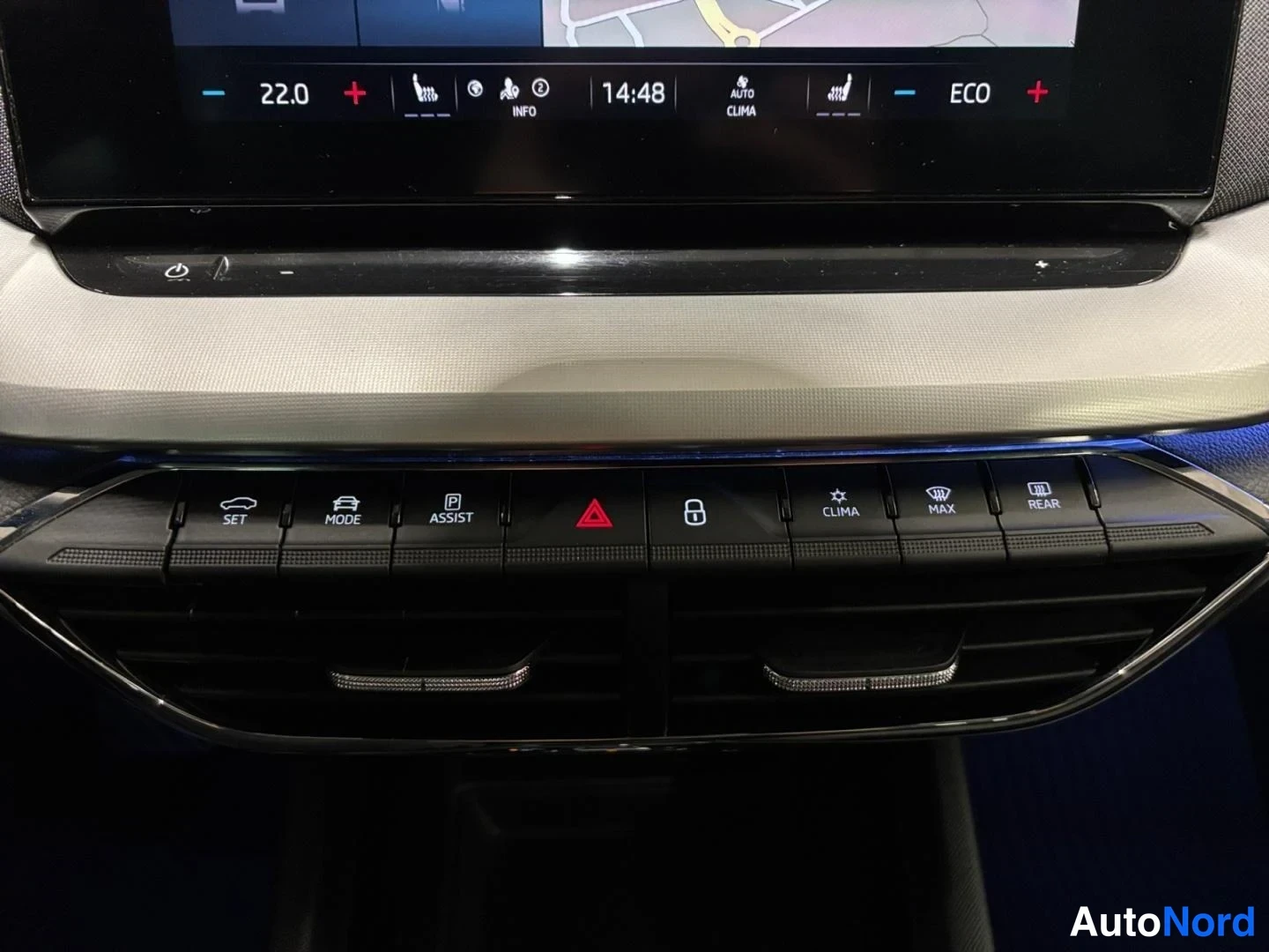 Harmaa Skoda Octavia 2021, yksityiskohta, kuva 13