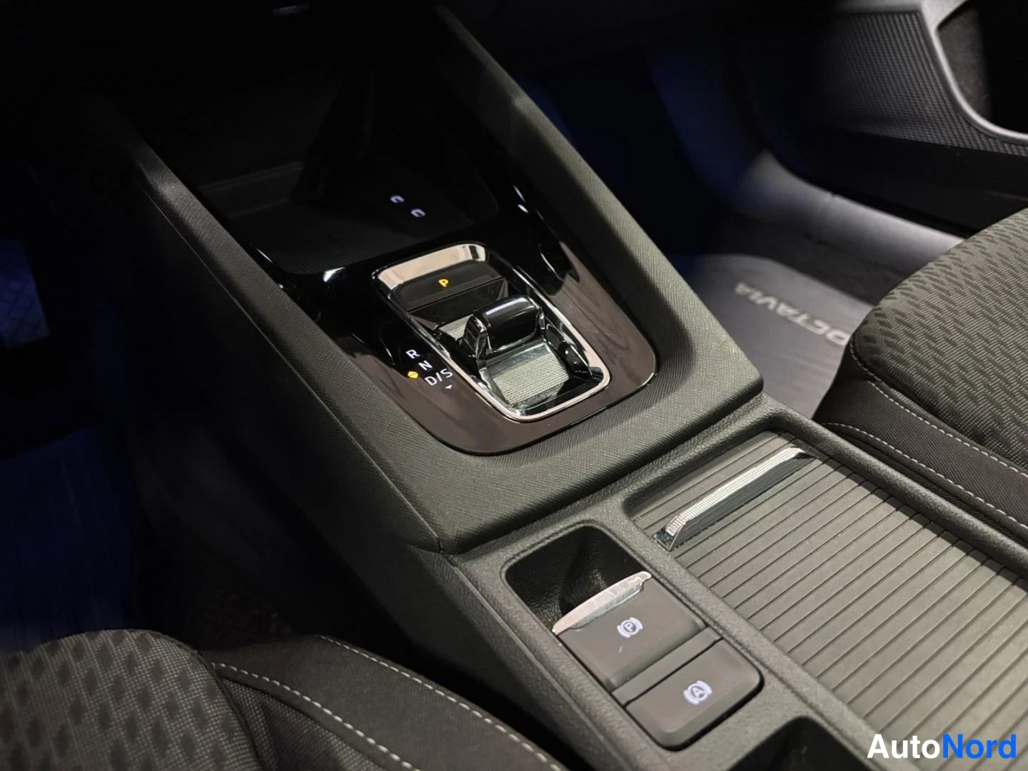 Harmaa Skoda Octavia 2021, yksityiskohta, kuva 14