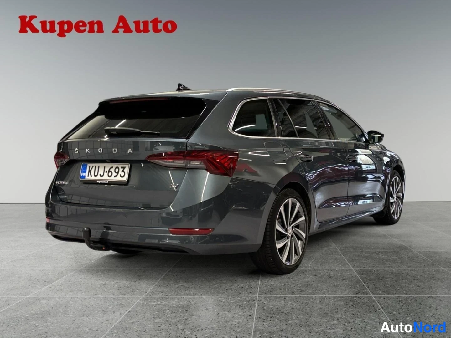Harmaa Skoda Octavia 2021, takaviisto, kuva 4