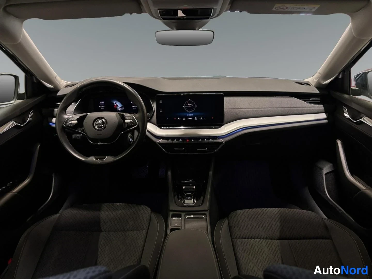 Harmaa Skoda Octavia 2021, ohjaamo, kuva 6