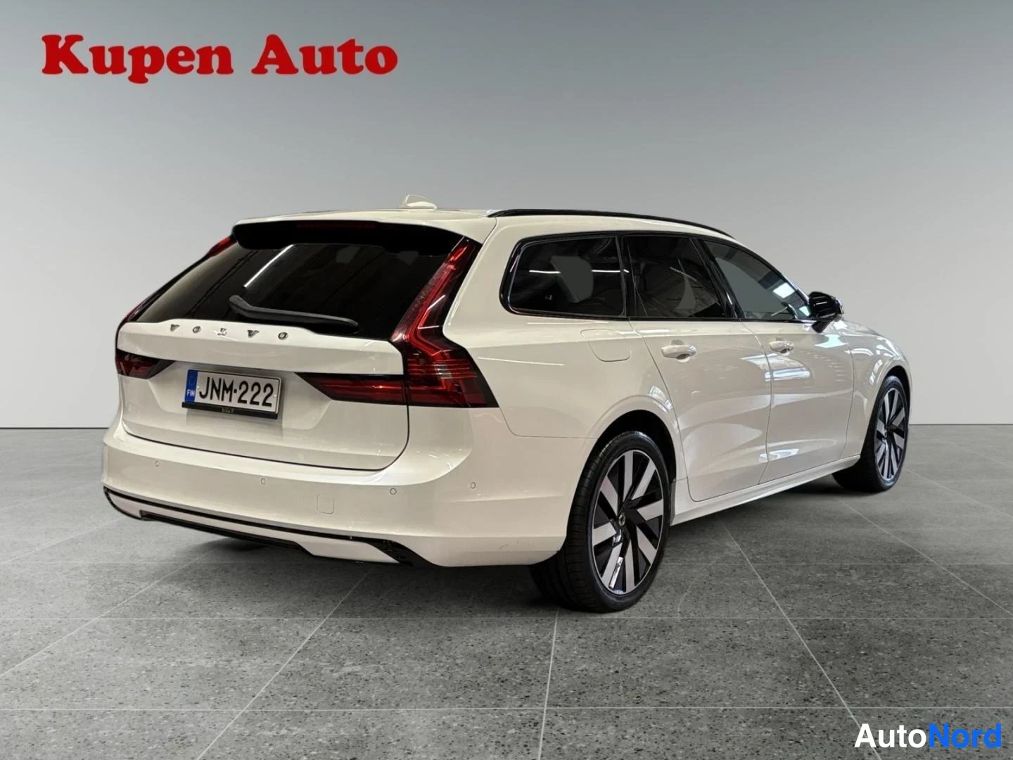 Valkoinen Volvo V90 2024, takaviisto, kuva 4