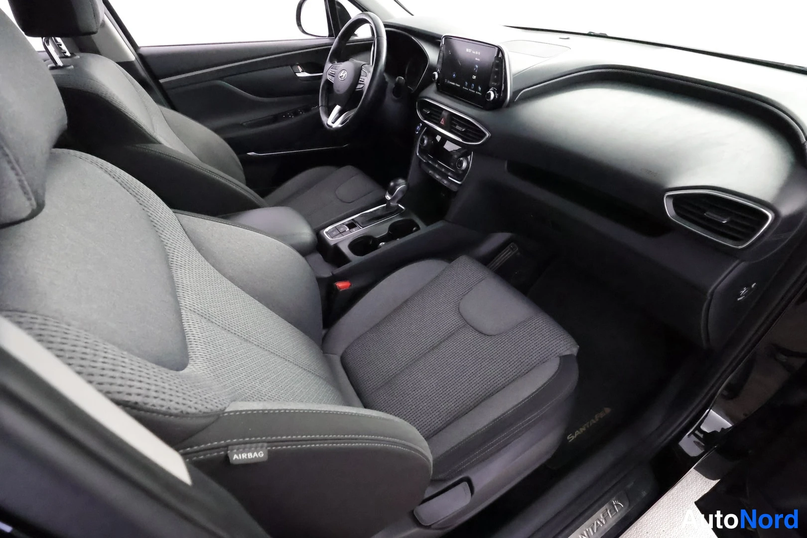 Musta Hyundai Santa Fe 2020, ohjaamo, kuva 12