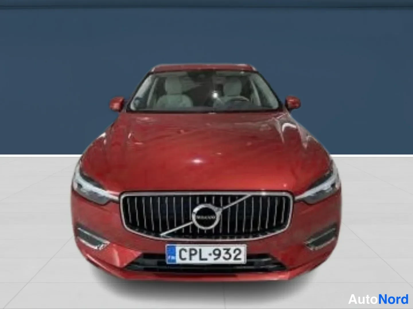 Punainen Volvo XC60 2021, edestä, kuva 2