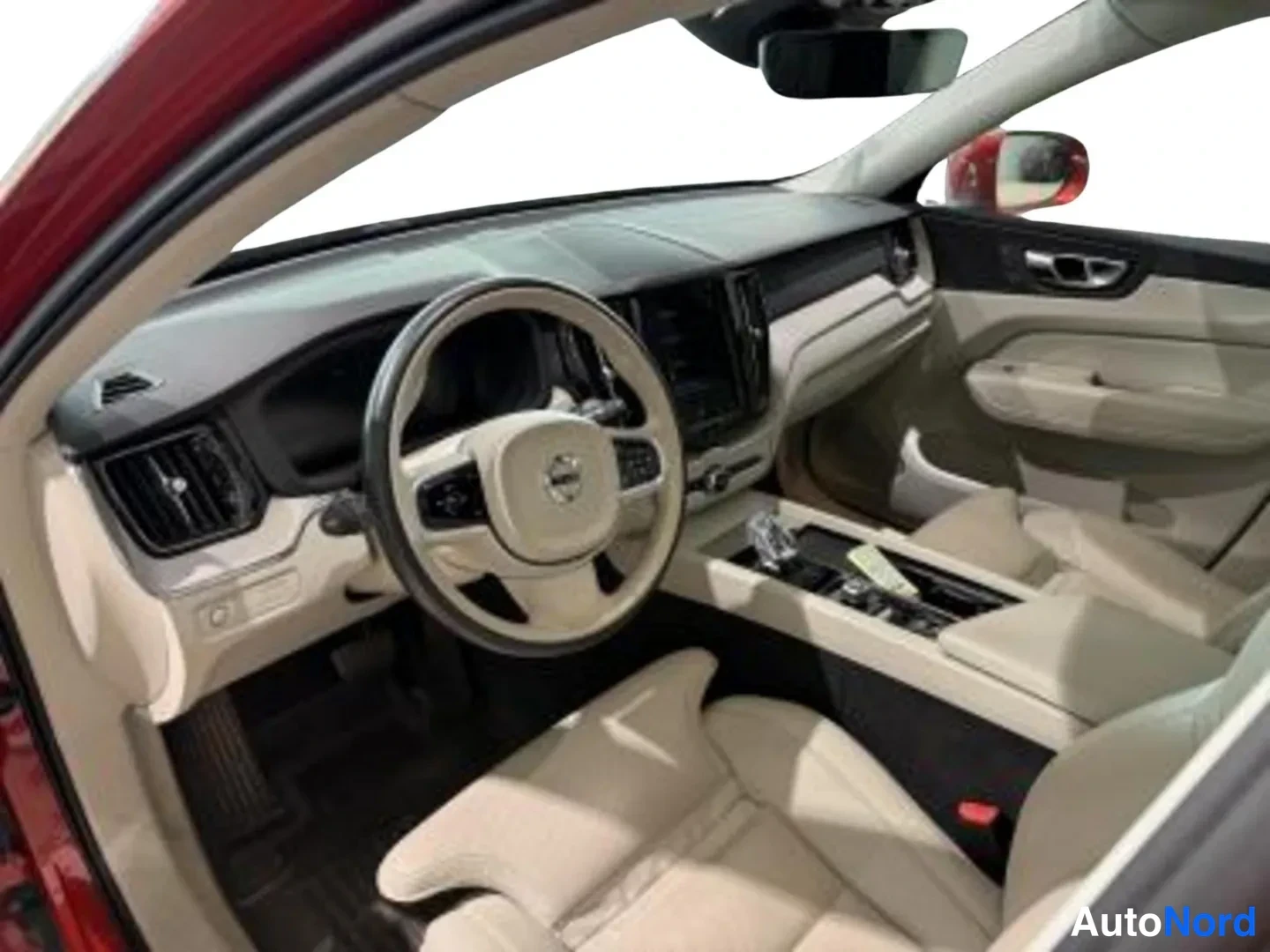 Punainen Volvo XC60 2021, ohjaamo, kuva 3