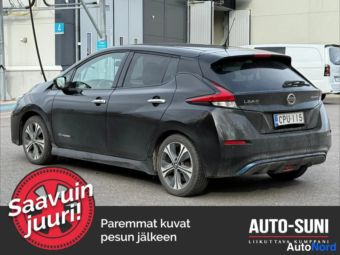 Musta Nissan Leaf 2020, takaviisto, kuva 3
