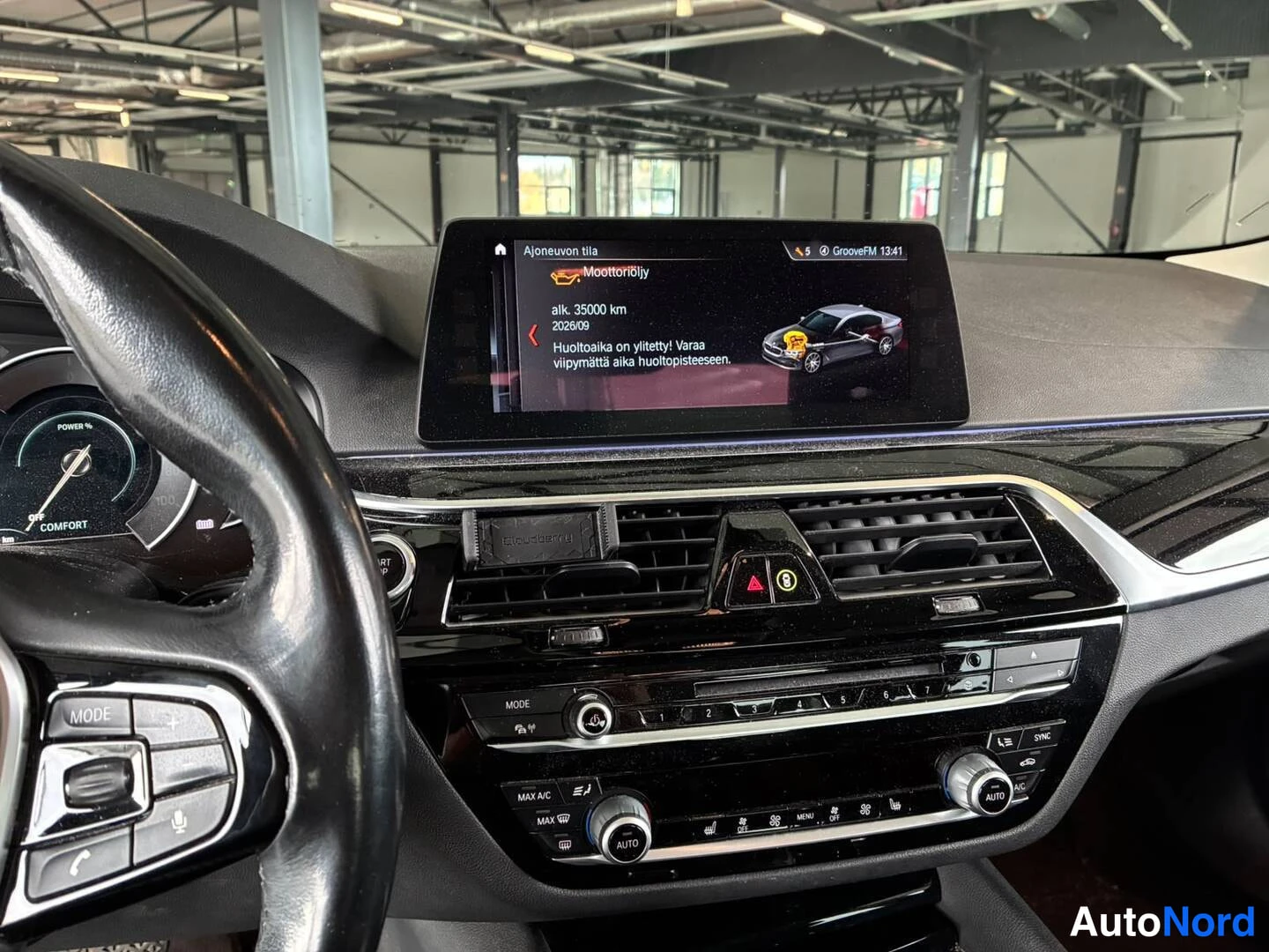 Harmaa BMW 530e 2018, yksityiskohta, kuva 17