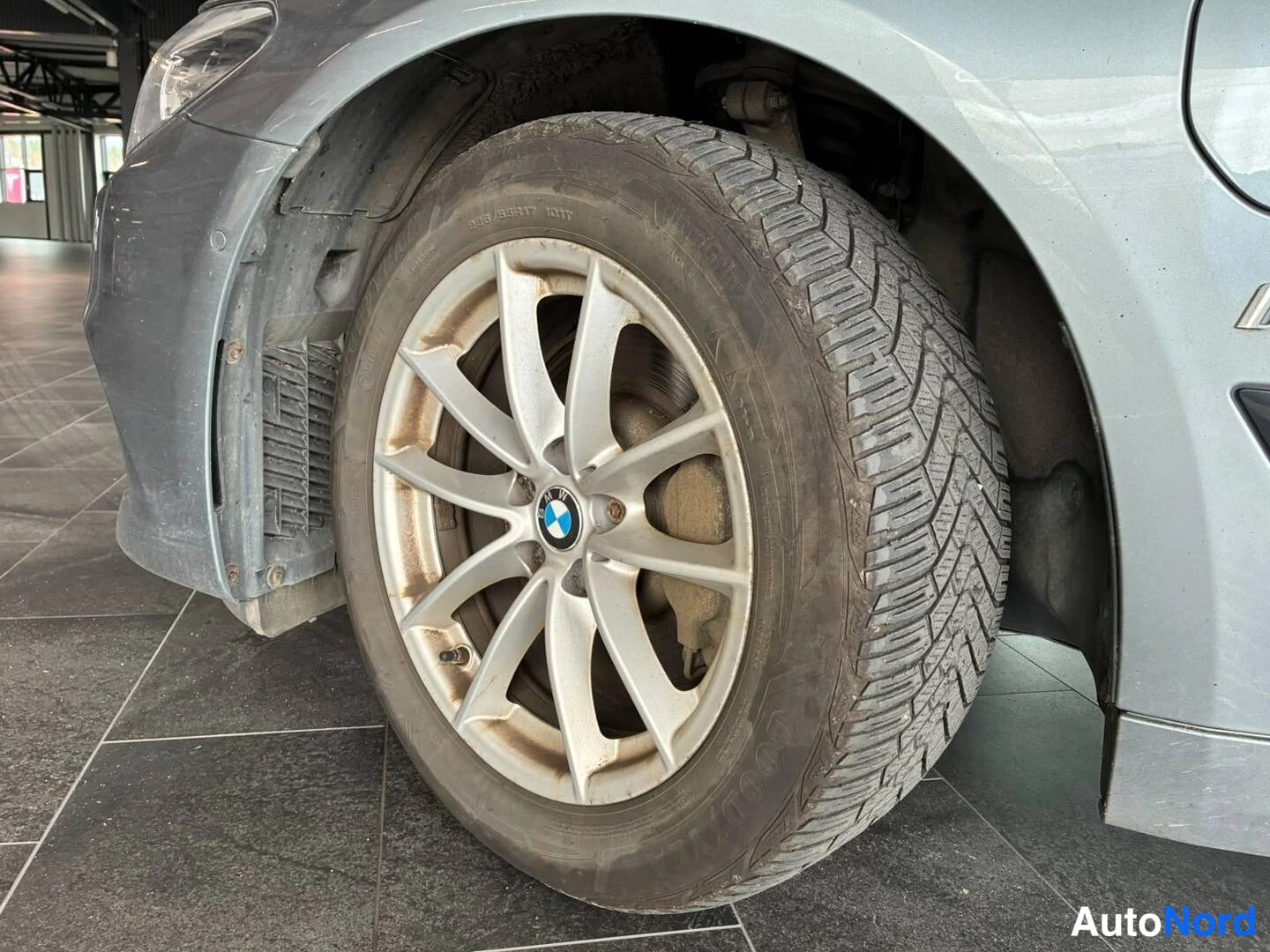 Harmaa BMW 530e 2018, yksityiskohta, kuva 15