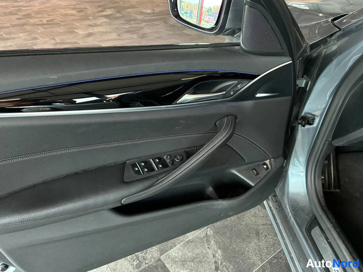 Harmaa BMW 530e 2018, yksityiskohta, kuva 14