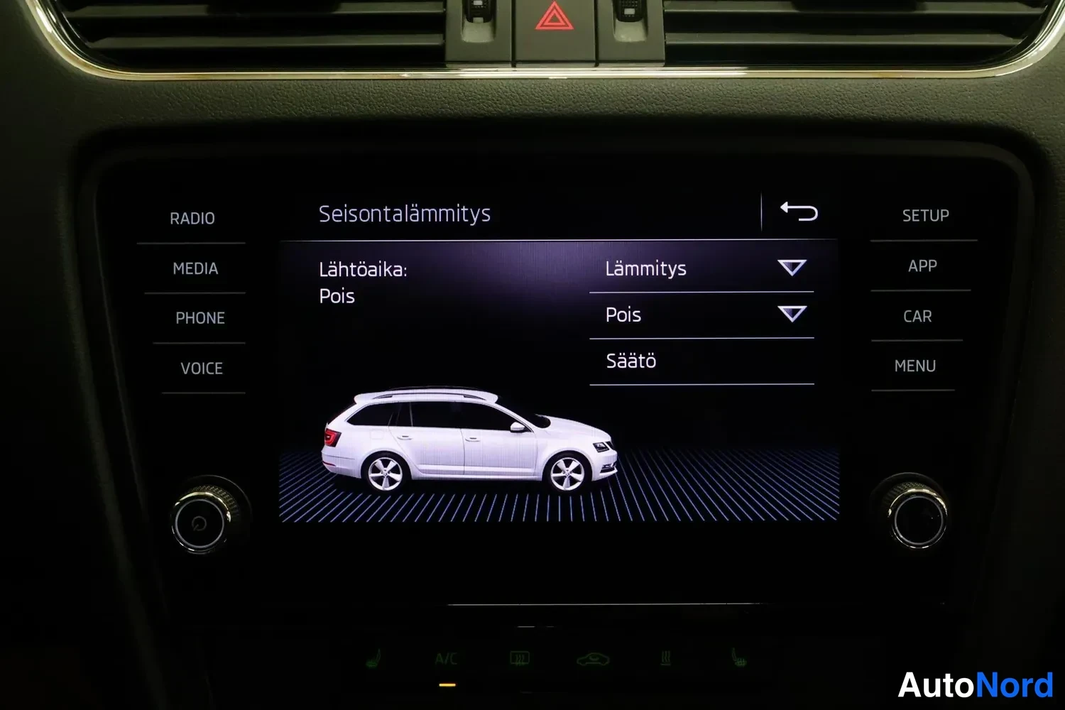 Sininen Skoda Octavia 2019, yksityiskohta, kuva 17