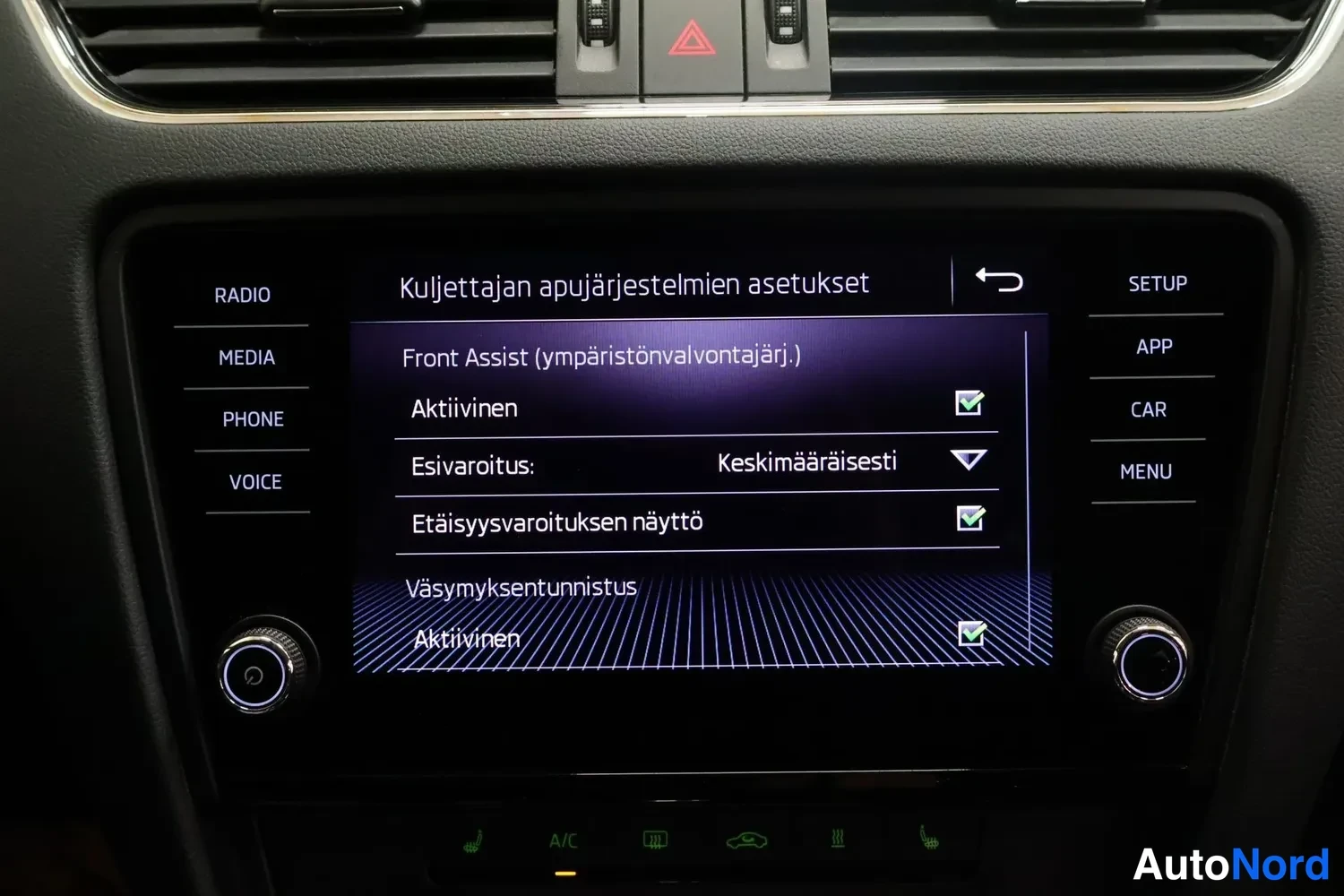 Sininen Skoda Octavia 2019, yksityiskohta, kuva 18