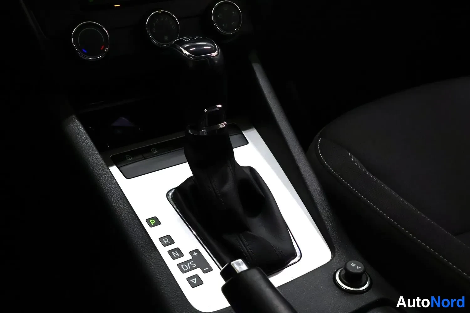 Sininen Skoda Octavia 2019, yksityiskohta, kuva 23