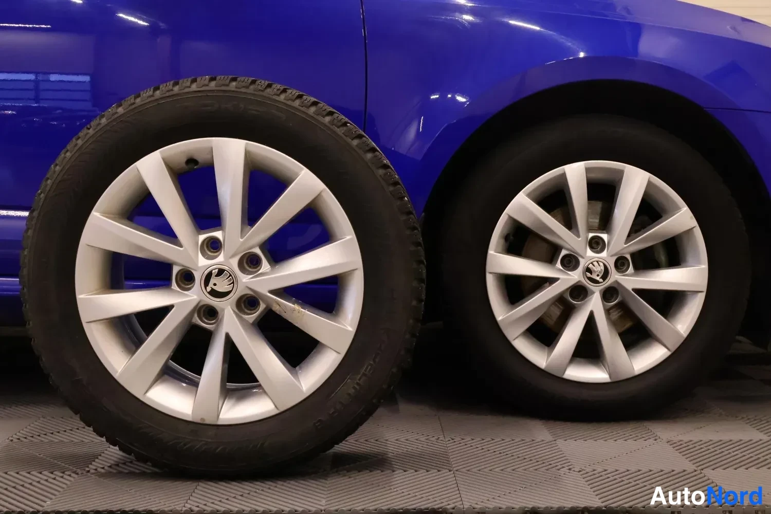 Sininen Skoda Octavia 2019, yksityiskohta, kuva 21