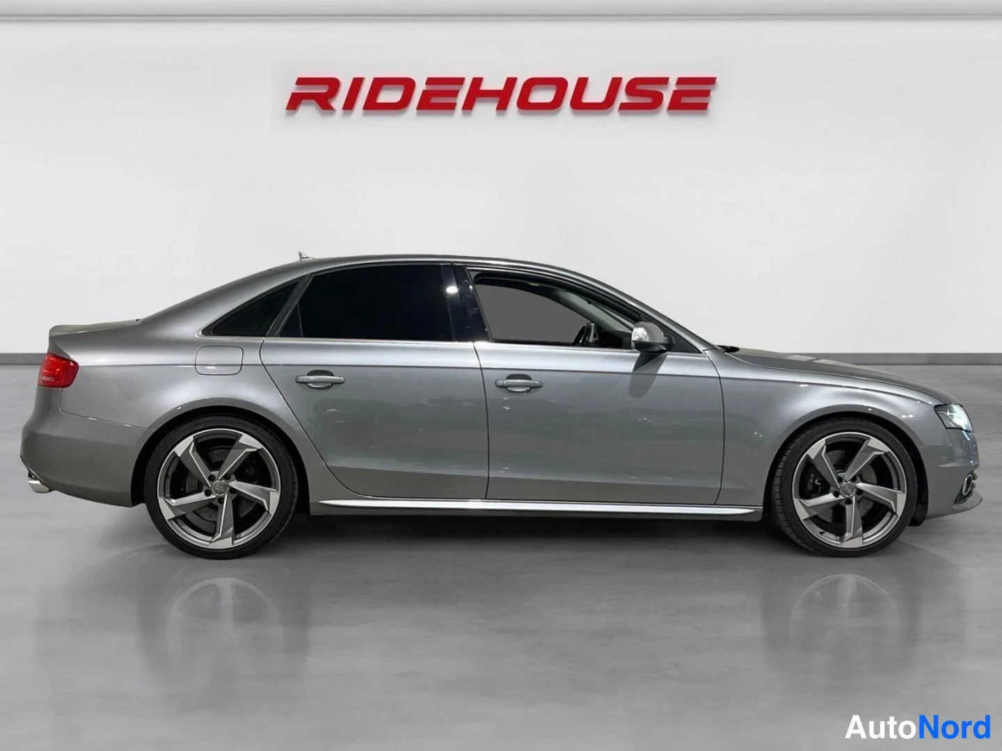 Hopea Audi S4 2011, etuviisto, keula oikealle, kuva 3