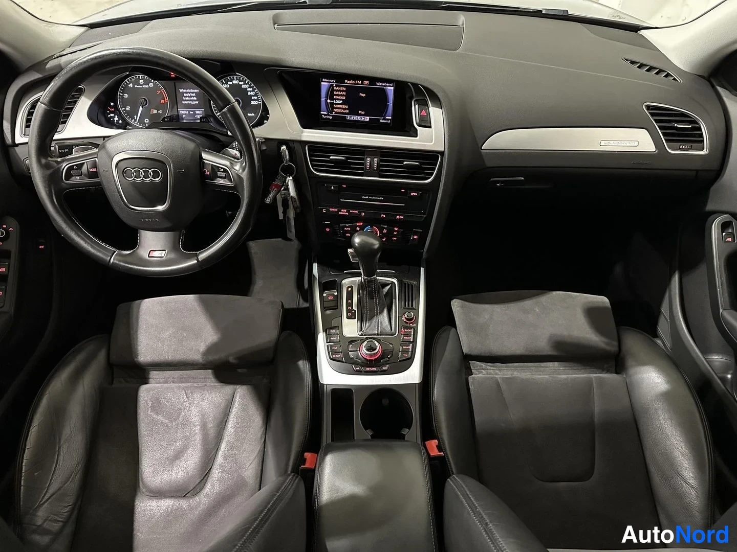Hopea Audi S4 2011, ohjaamo, kuva 9