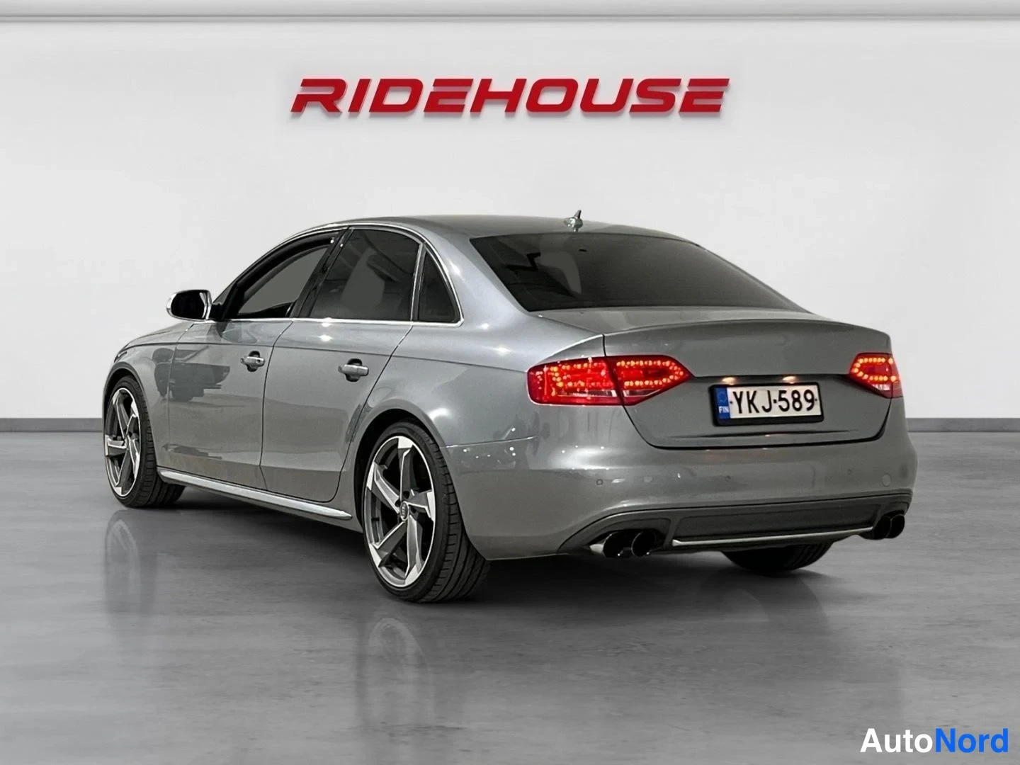 Hopea Audi S4 2011, takaviisto, kuva 6