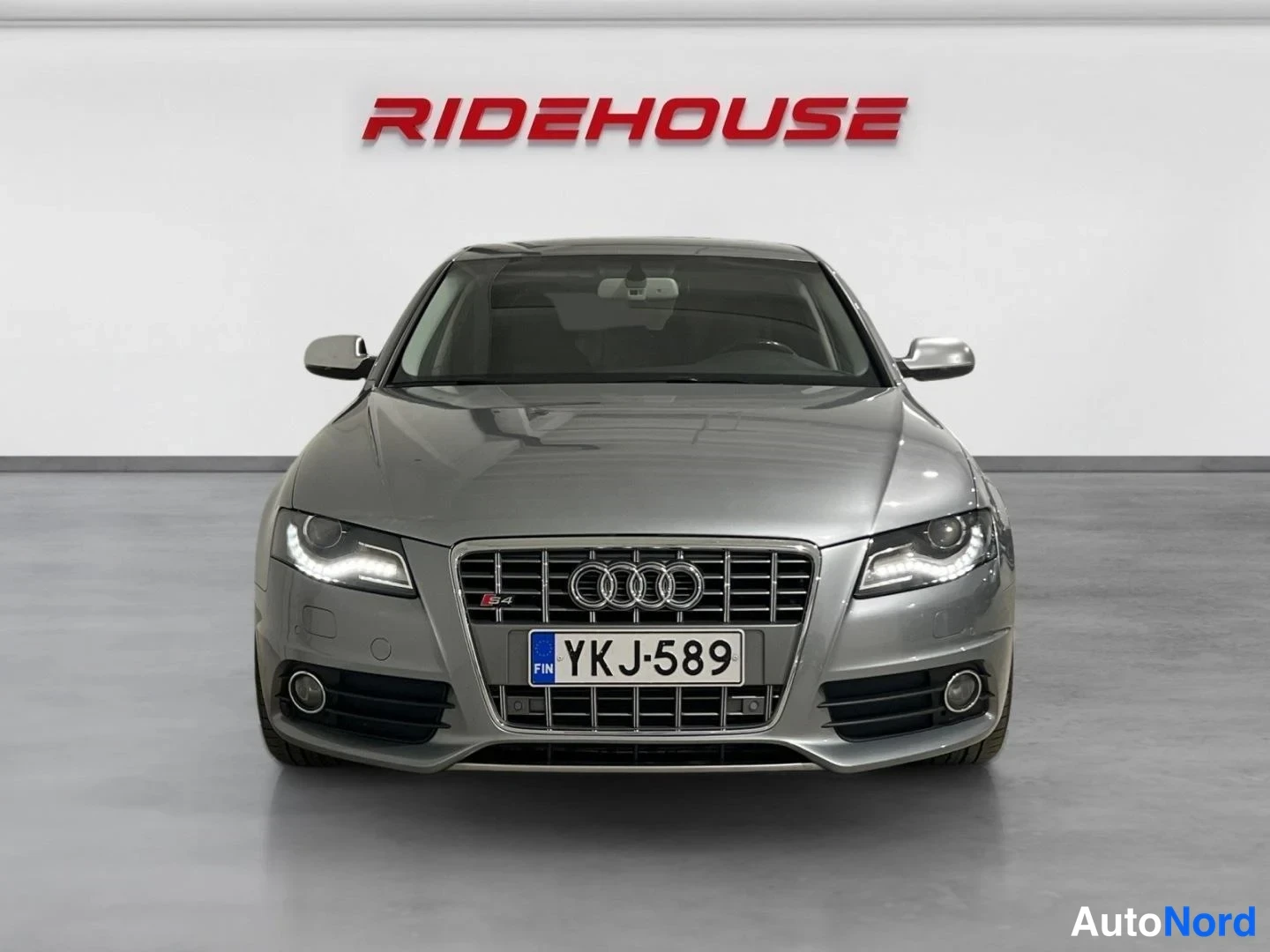 Hopea Audi S4 2011, edestä, kuva 4