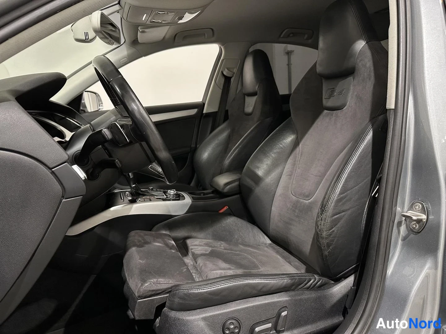 Hopea Audi S4 2011, etuistuimet, kuva 10