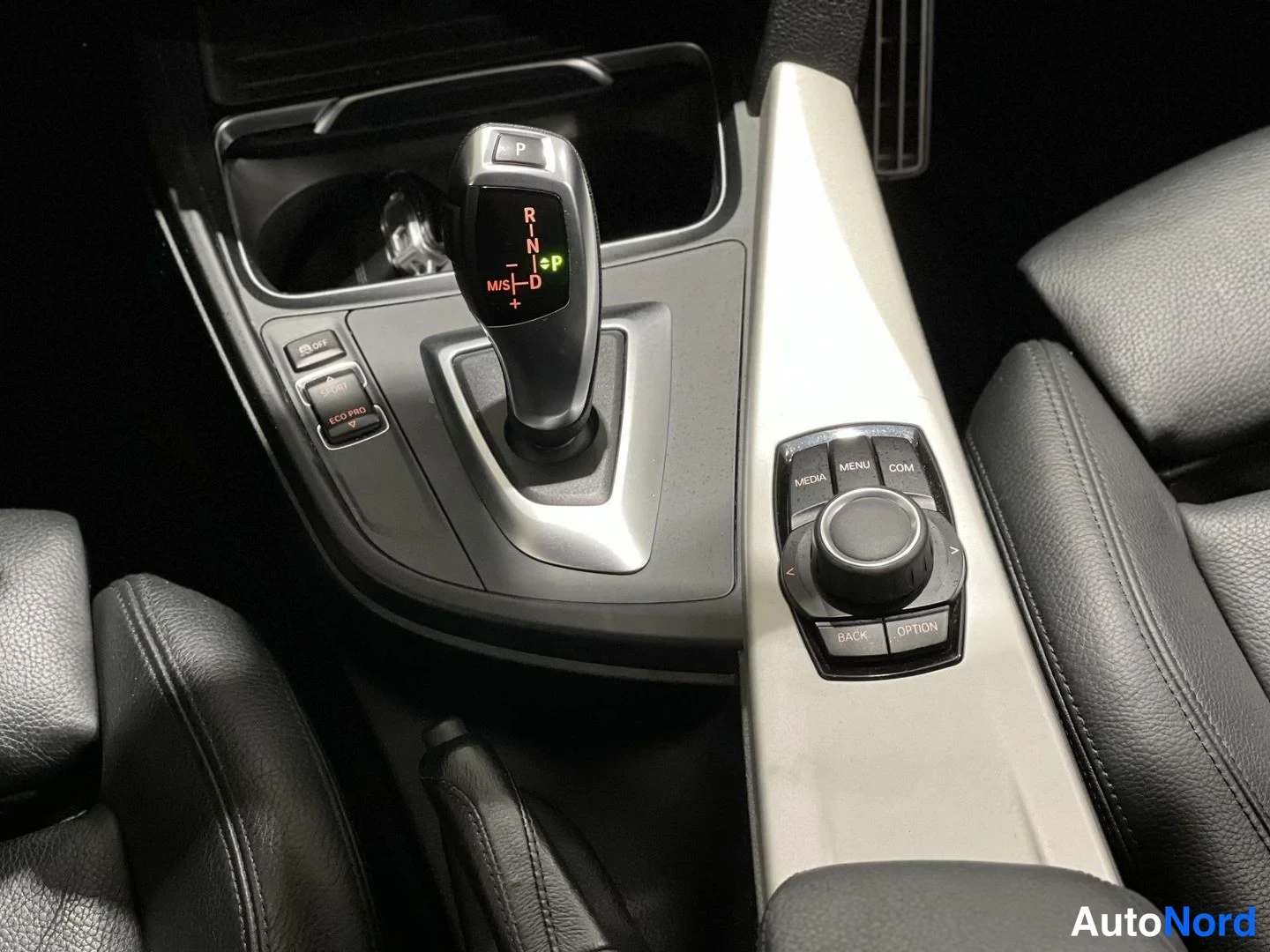 Musta BMW 318 2018, yksityiskohta, kuva 19