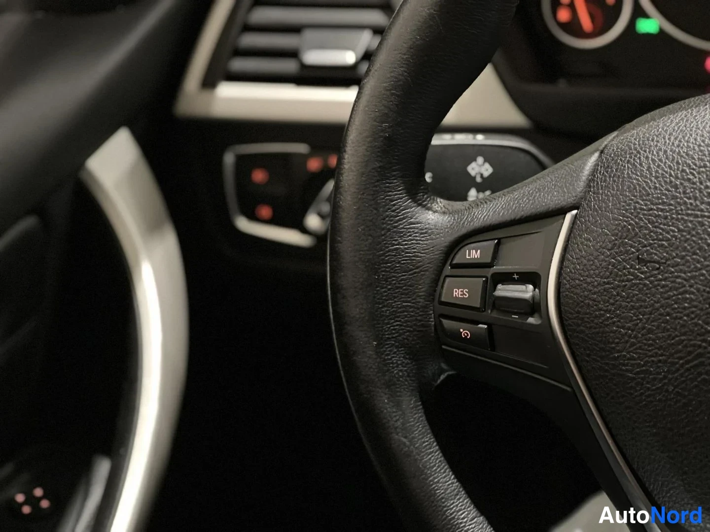 Musta BMW 318 2018, yksityiskohta, kuva 21