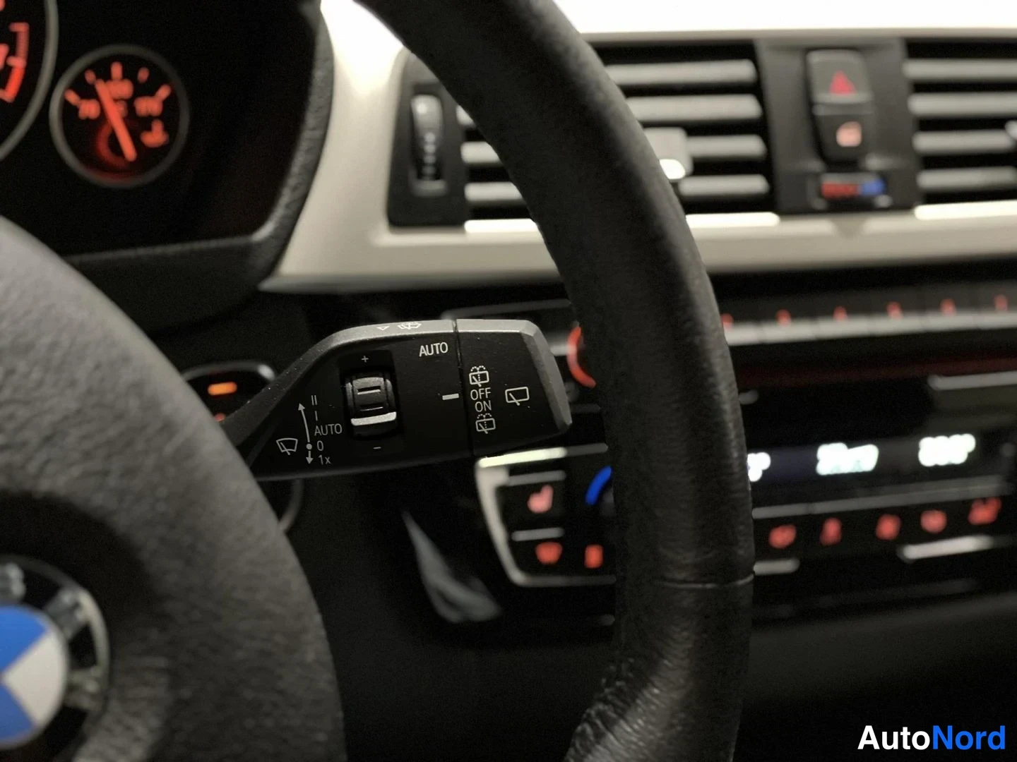 Musta BMW 318 2018, yksityiskohta, kuva 14