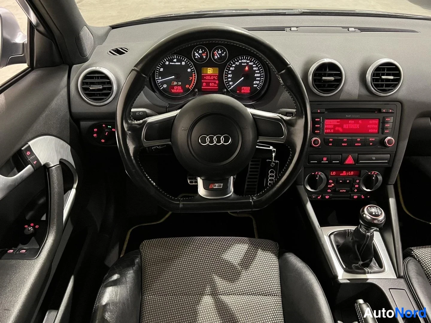 Musta Audi S3 2007, ohjaamo, kuva 10