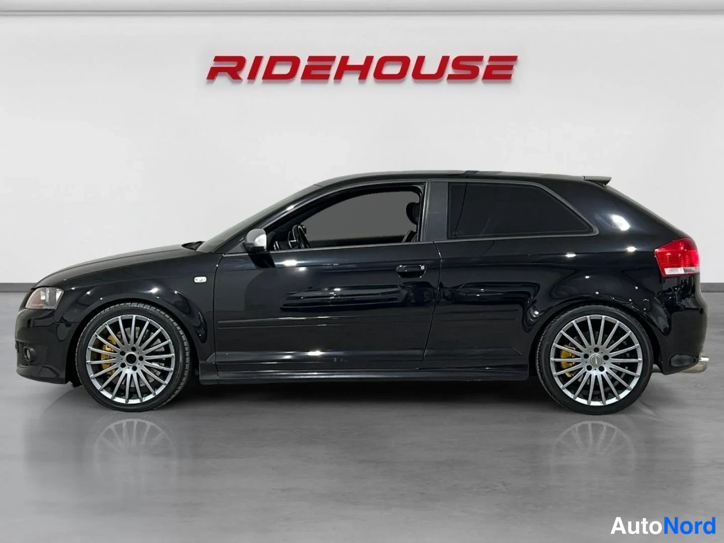 Musta Audi S3 2007, sivulta, kuva 5