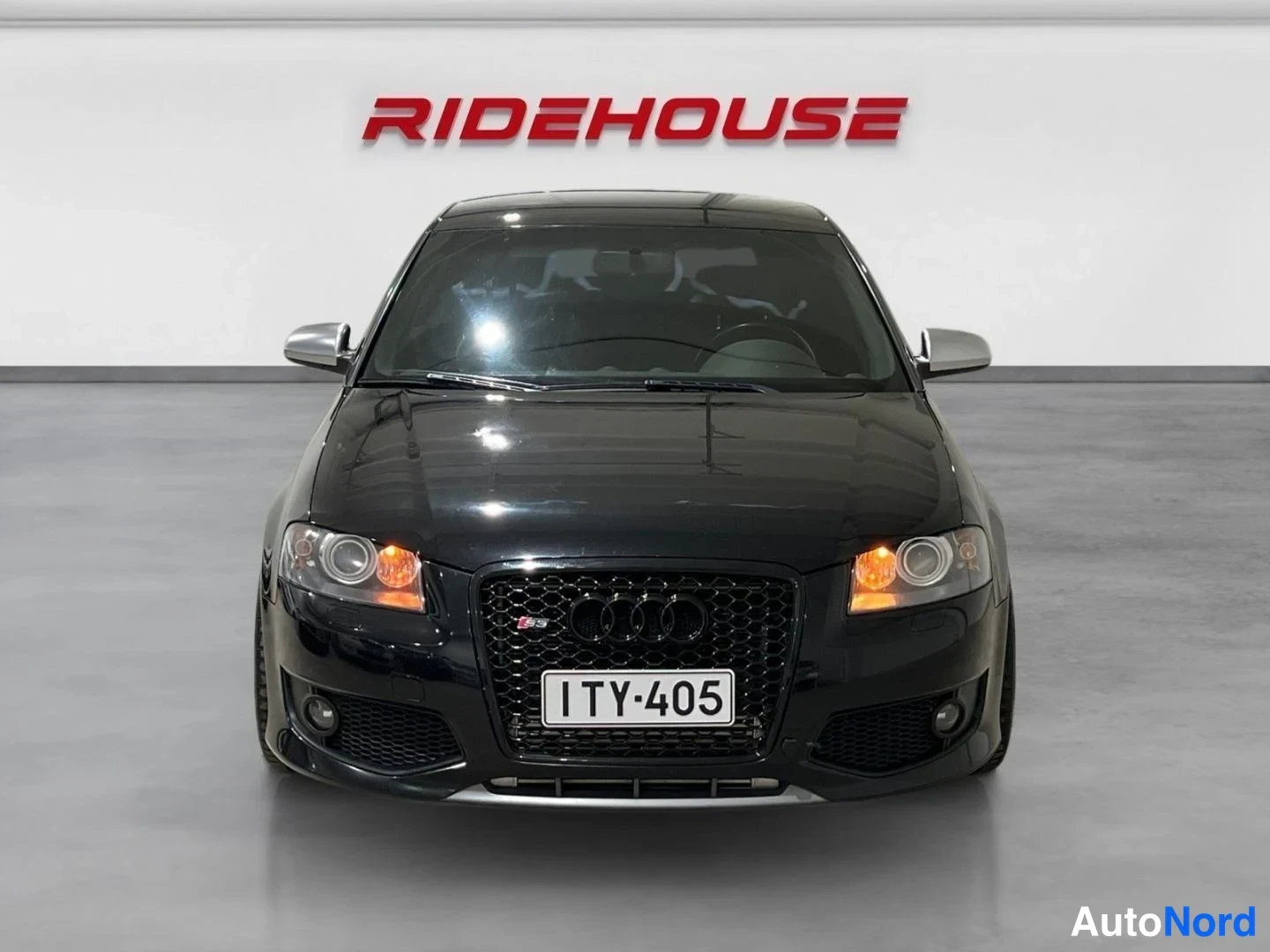 Musta Audi S3 2007, edestä, kuva 3