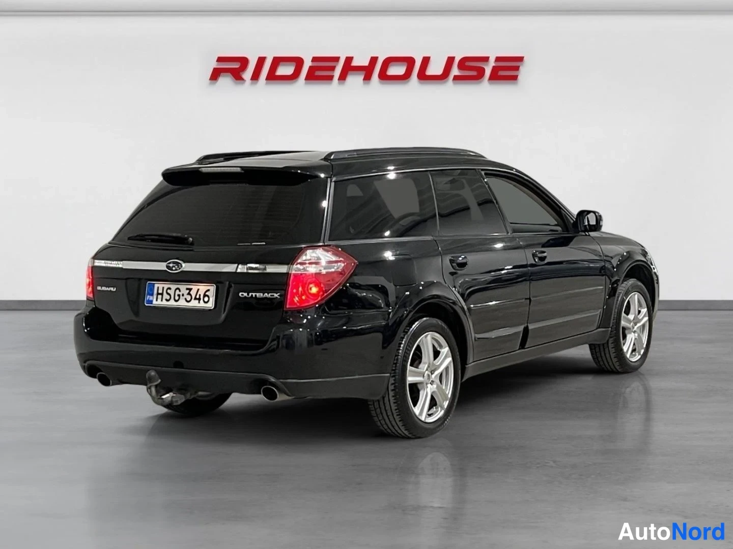 Musta Subaru Outback 2006, takaviisto, kuva 6