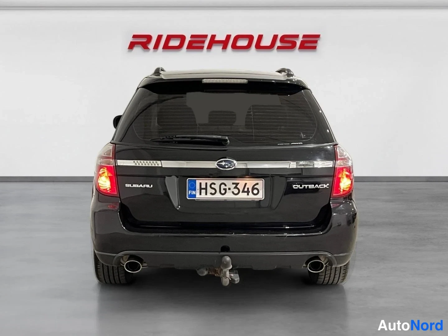 Musta Subaru Outback 2006, takaa, kuva 8