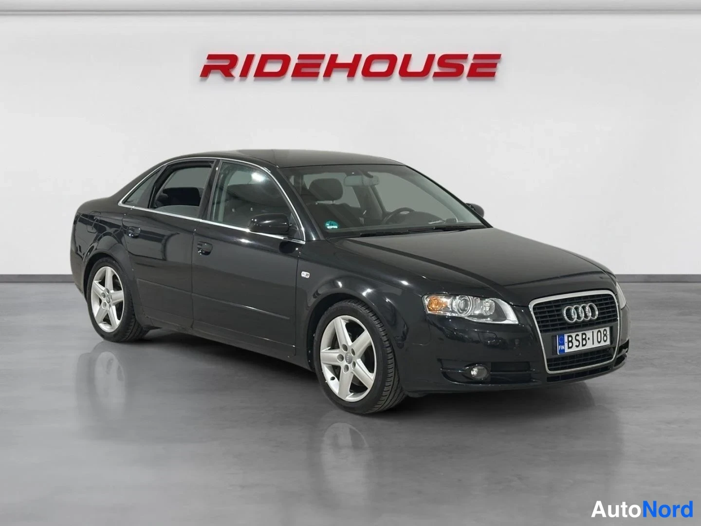 Musta Audi A4 2006, etuviisto, keula oikealle, kuva 2