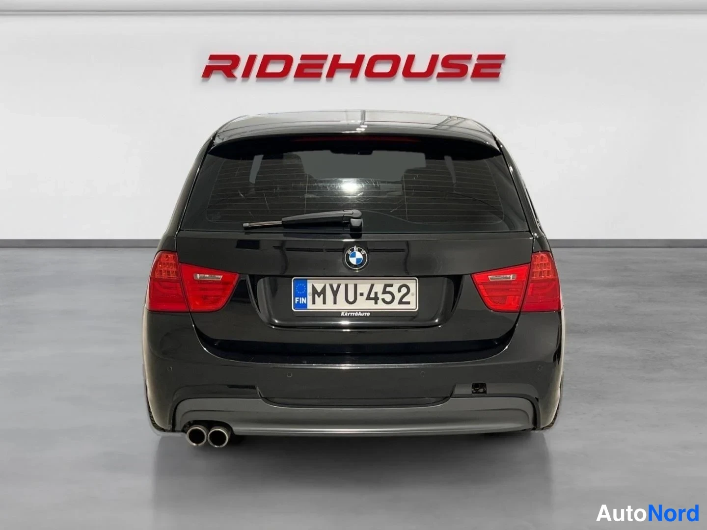 Musta BMW 330d 2010, takaa, kuva 8