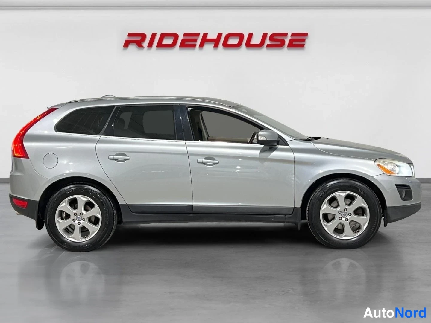 Hopea Volvo XC60 2010, sivulta, kuva 5