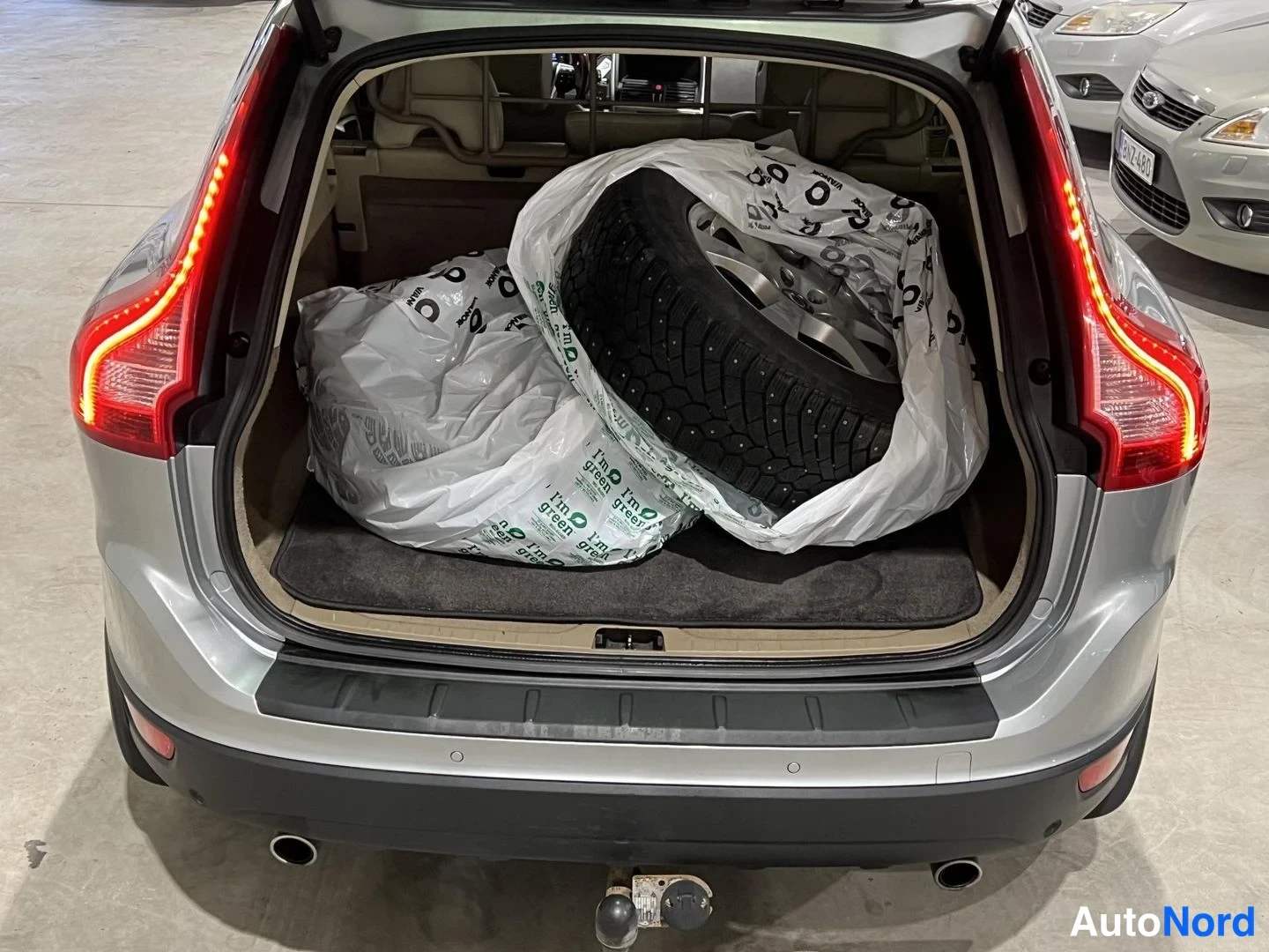 Hopea Volvo XC60 2010, tavaratila, kuva 12