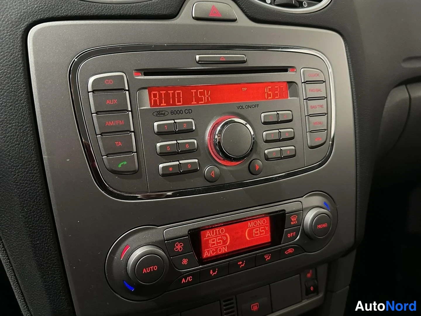 Harmaa Ford Focus 2009, yksityiskohta, kuva 14