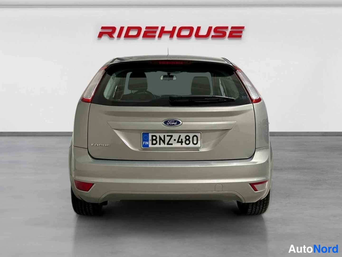 Harmaa Ford Focus 2009, takaa, kuva 9