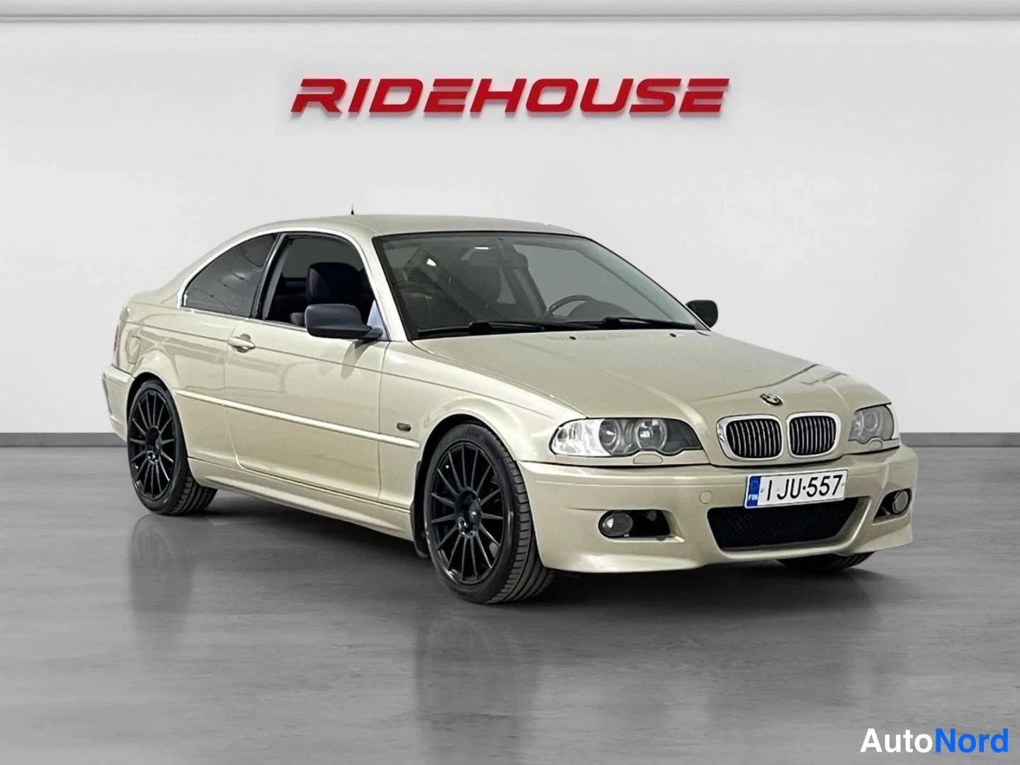Keltainen BMW 330 1999, etuviisto, keula oikealle, kuva 3