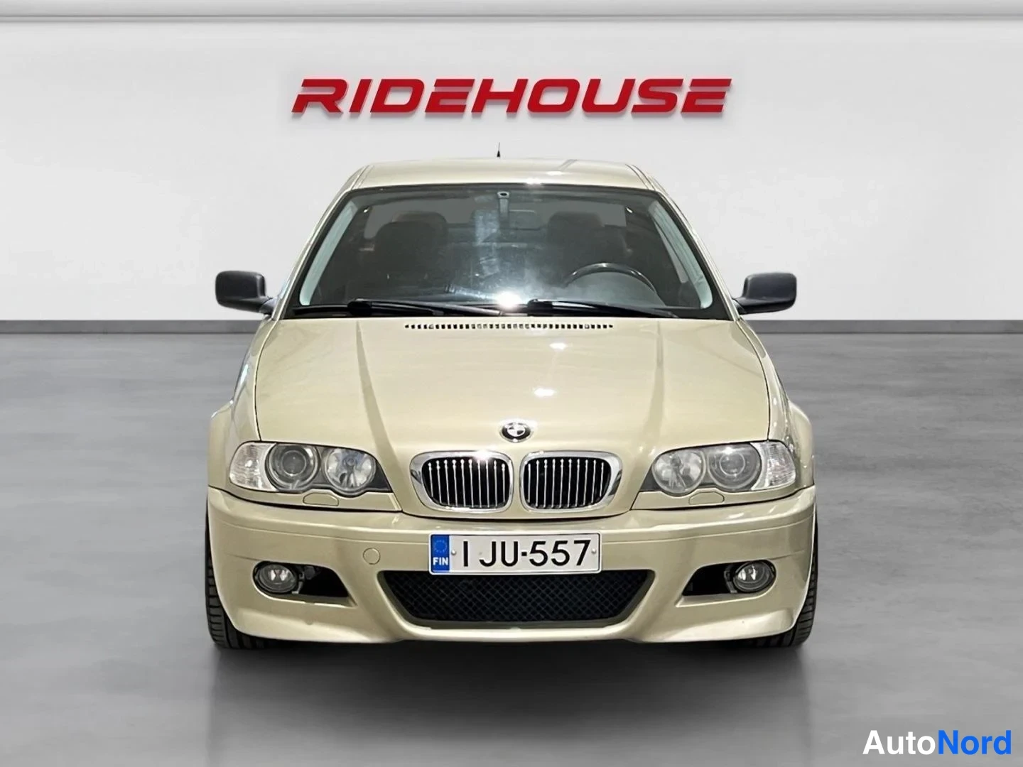 Keltainen BMW 330 1999, edestä, kuva 4