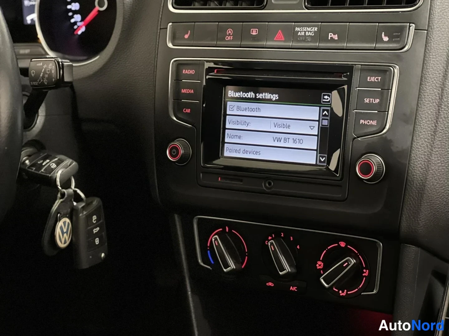 Valkoinen Volkswagen Polo 2015, ohjaamo, kuva 11