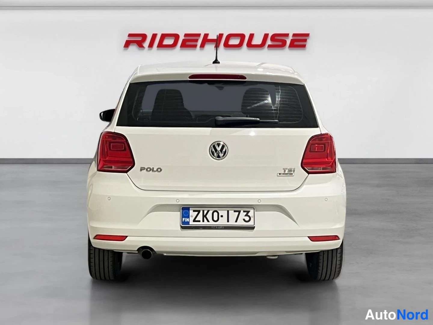 Valkoinen Volkswagen Polo 2015, takaa, kuva 8