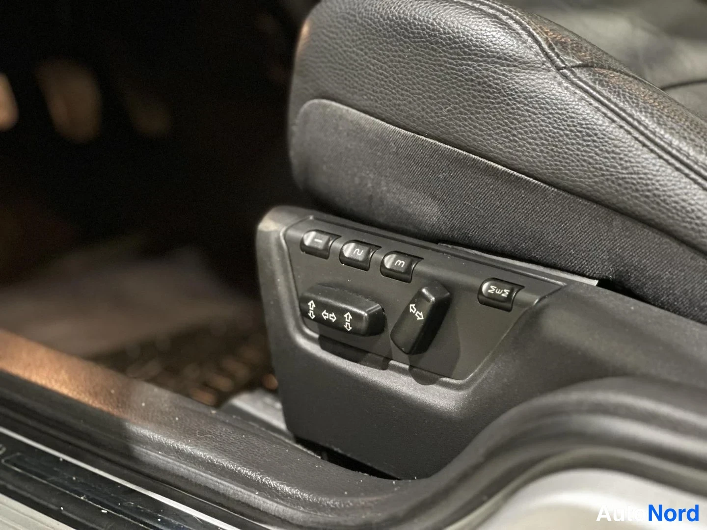 Harmaa Volvo V70 2007, yksityiskohta, kuva 14