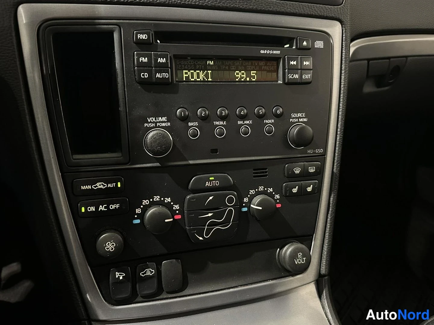Harmaa Volvo V70 2007, yksityiskohta, kuva 15