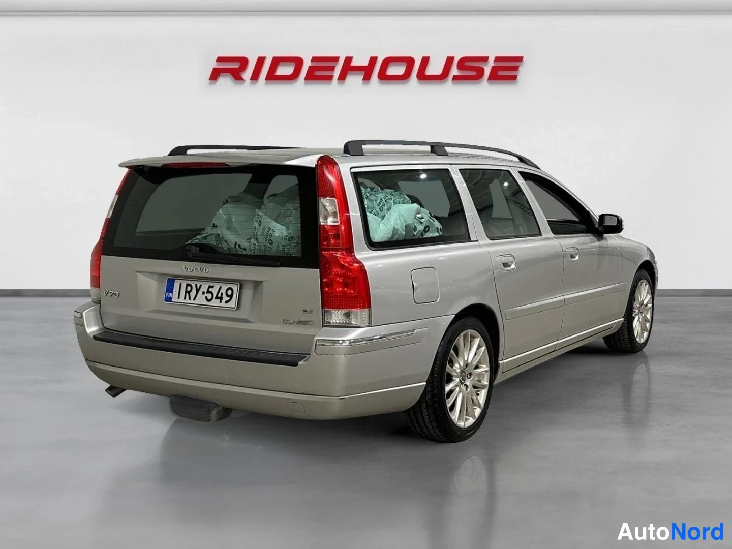 Harmaa Volvo V70 2007, takaviisto, kuva 6