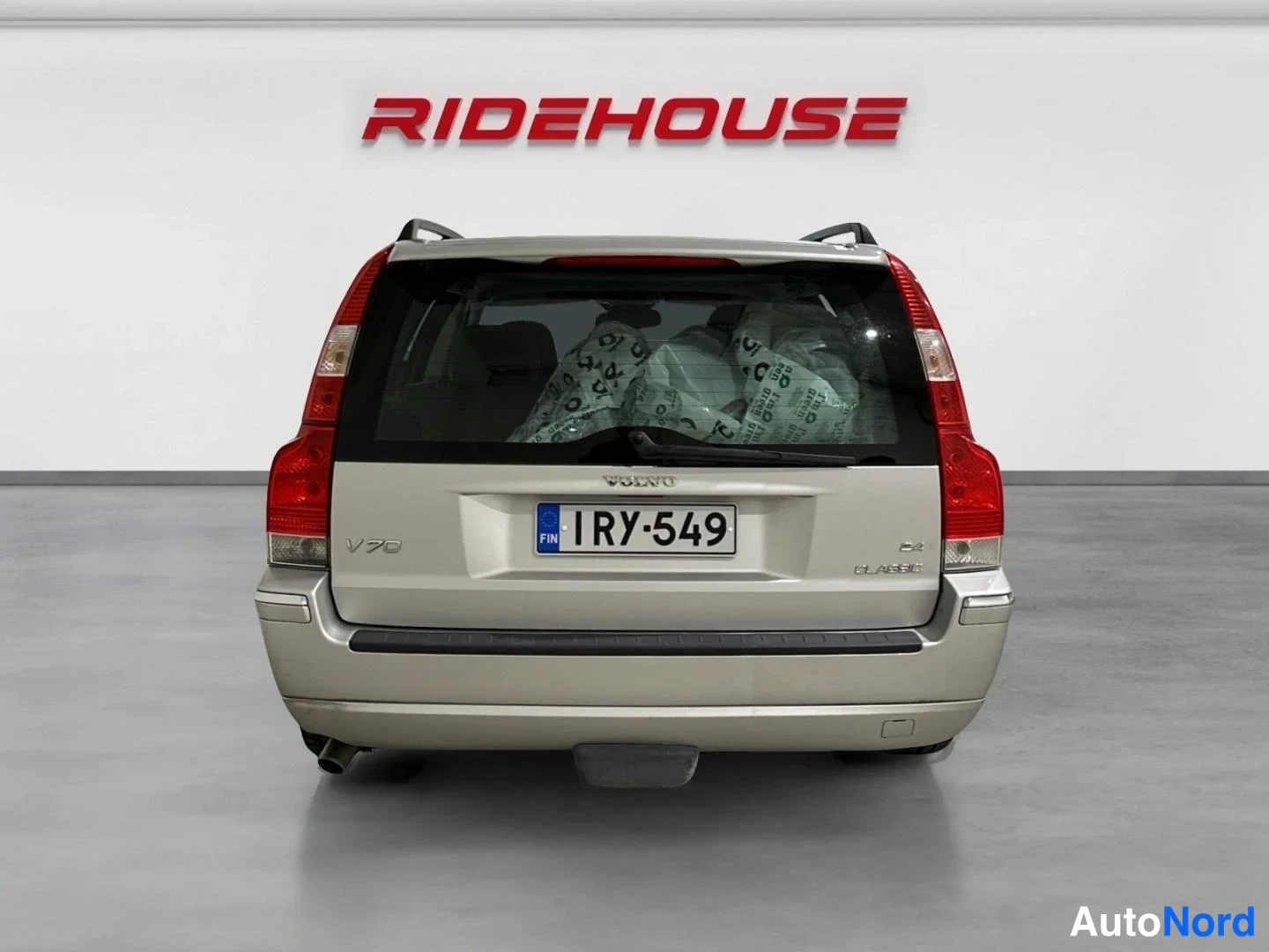 Harmaa Volvo V70 2007, takaa, kuva 8