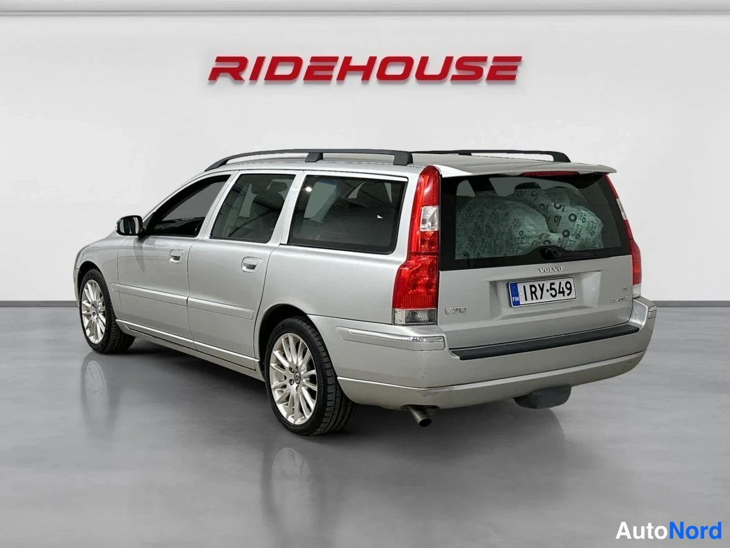 Harmaa Volvo V70 2007, takaviisto, kuva 7