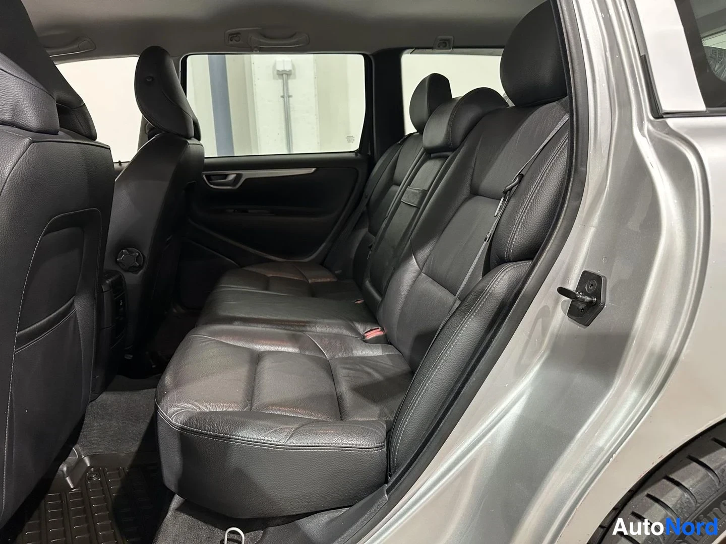 Harmaa Volvo V70 2007, takaistuimet, kuva 12