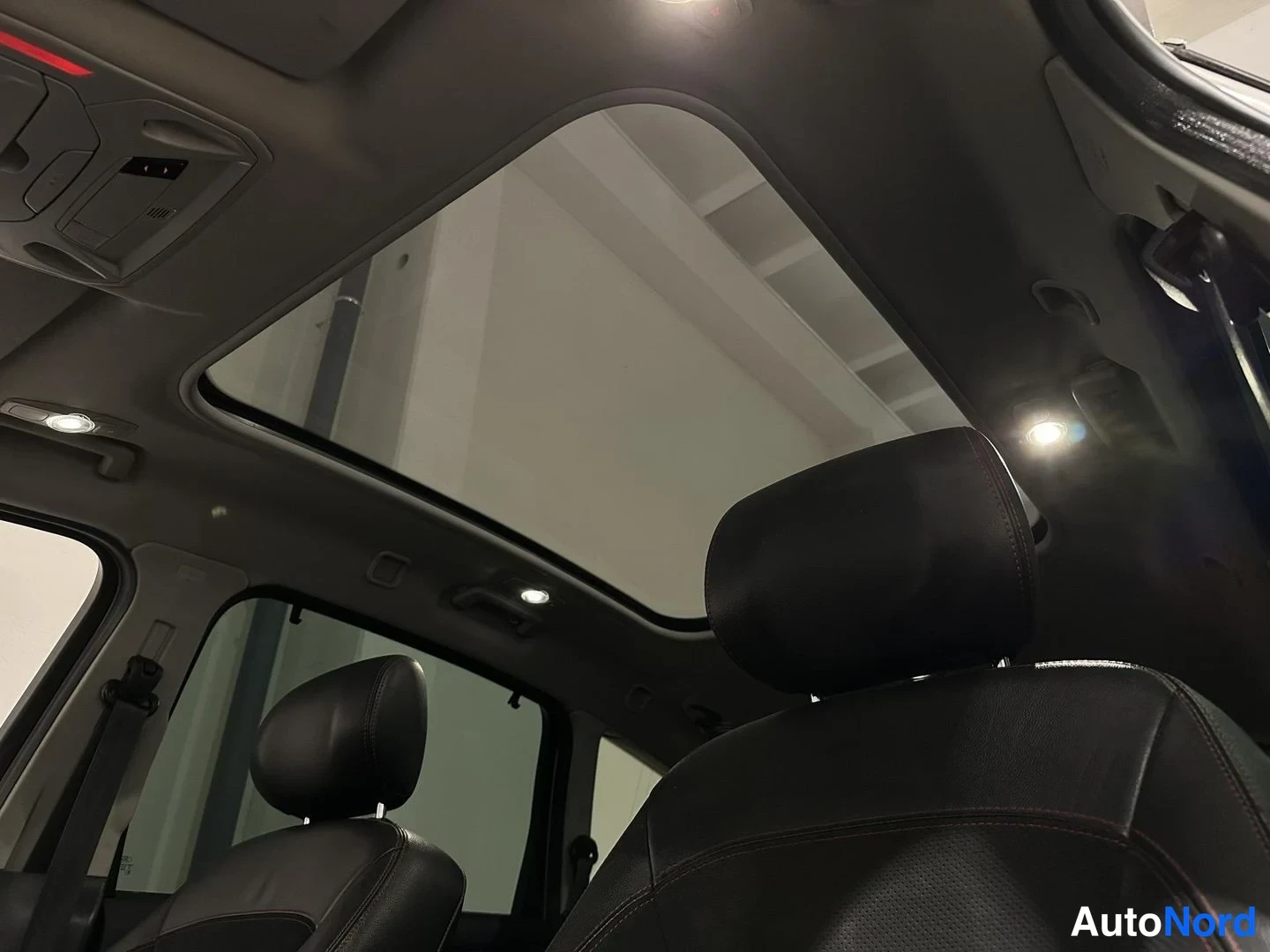 Harmaa Ford S-MAX 2012, ohjaamo, kuva 13