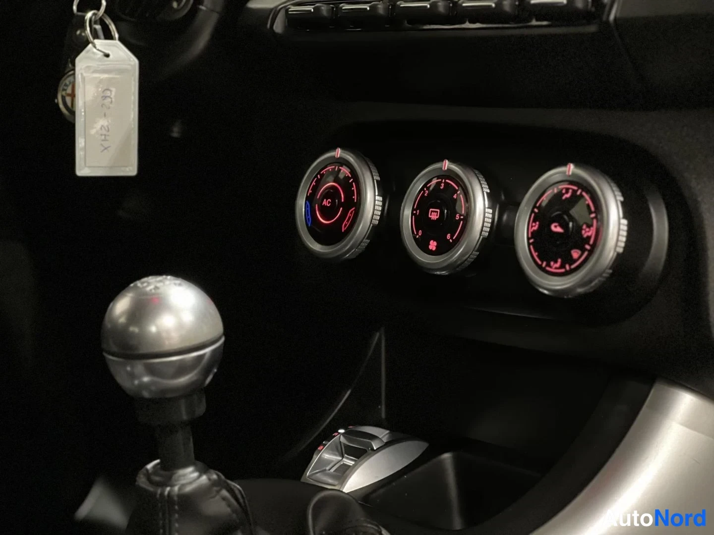 Musta Alfa Romeo Giulietta 2013, yksityiskohta, kuva 15